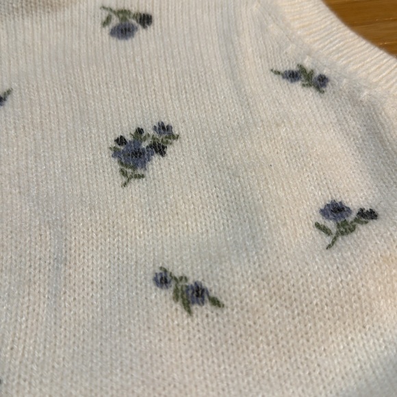 Divided Cream Knit Sweater Vest With Back Tie - Picture 2 of 5